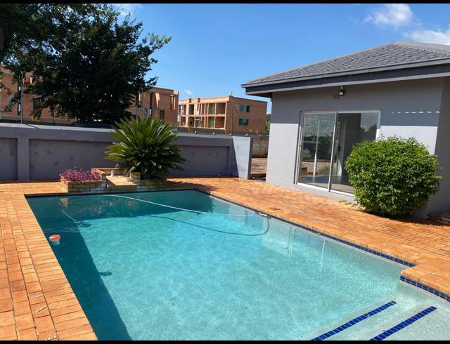 1,000M² INVESTMENT FOR SALE IN BENONI NORTH